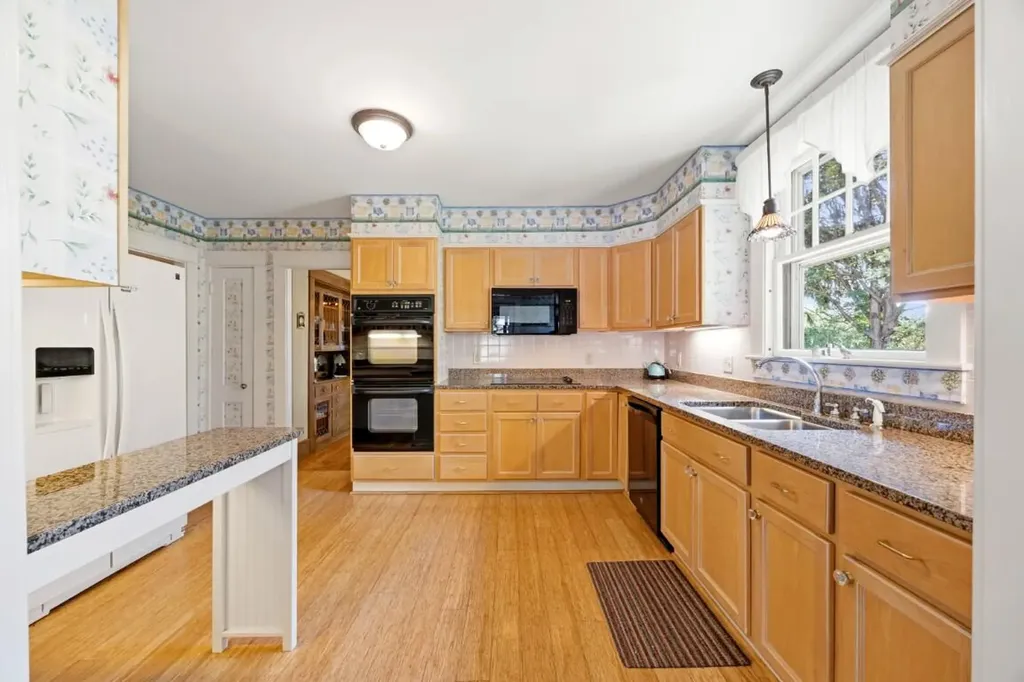 52 Whipple Road Kittery ME 03904