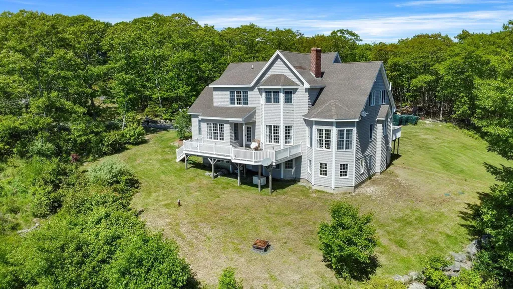 25 Browns Avenue Sedgwick ME 04676
