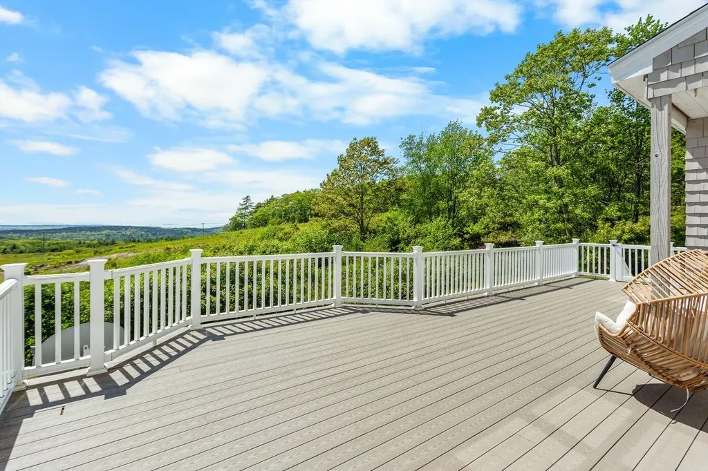 25 Browns Avenue Sedgwick ME 04676