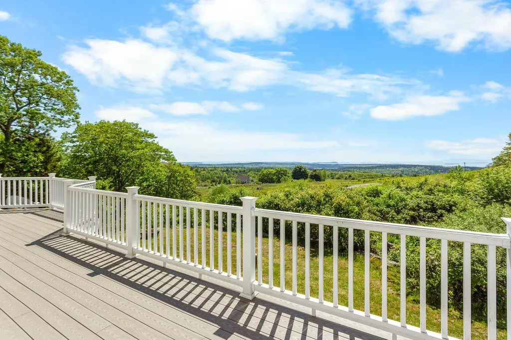 25 Browns Avenue Sedgwick ME 04676