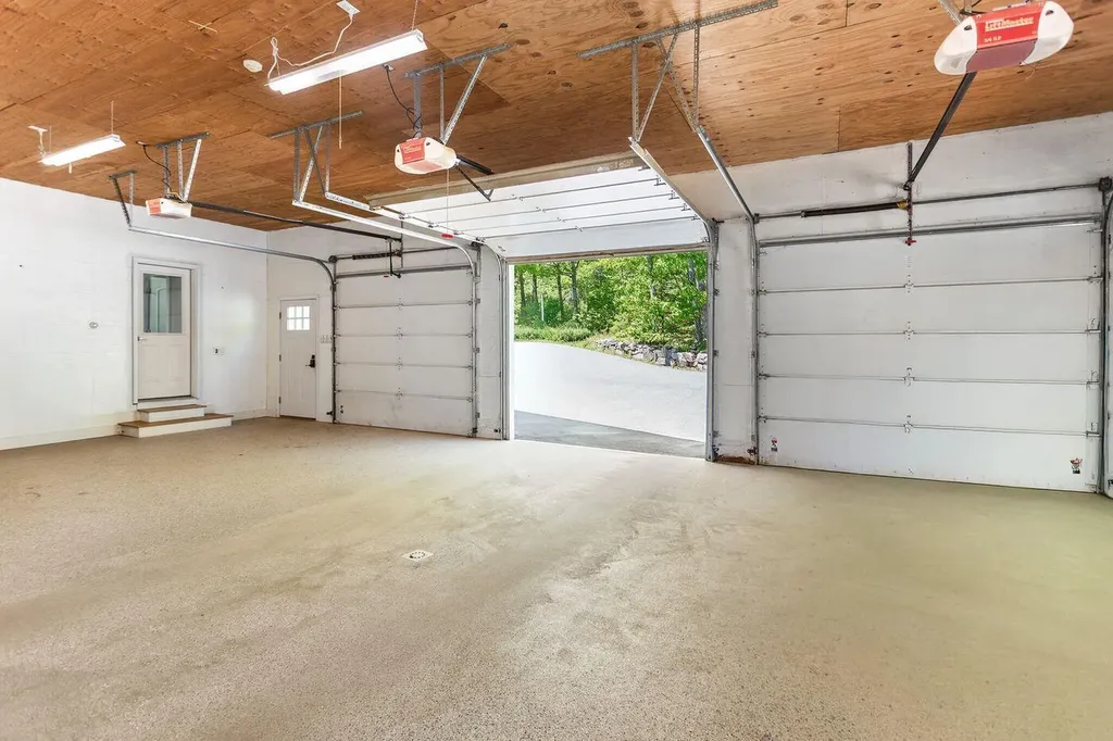 25 Browns Avenue Sedgwick ME 04676