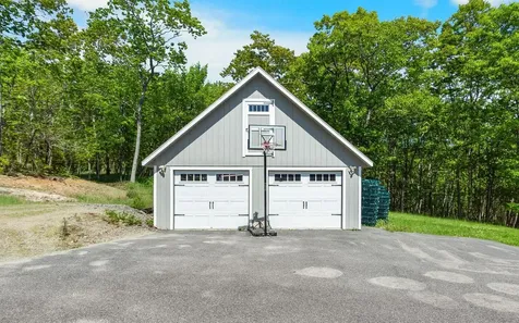 25 Browns Avenue Sedgwick ME 04676