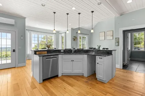 25 Browns Avenue Sedgwick ME 04676