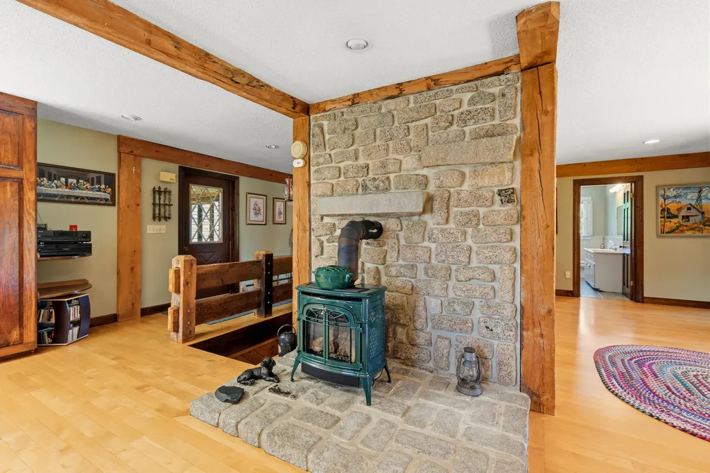 501 Mere Point Road Brunswick ME 04011