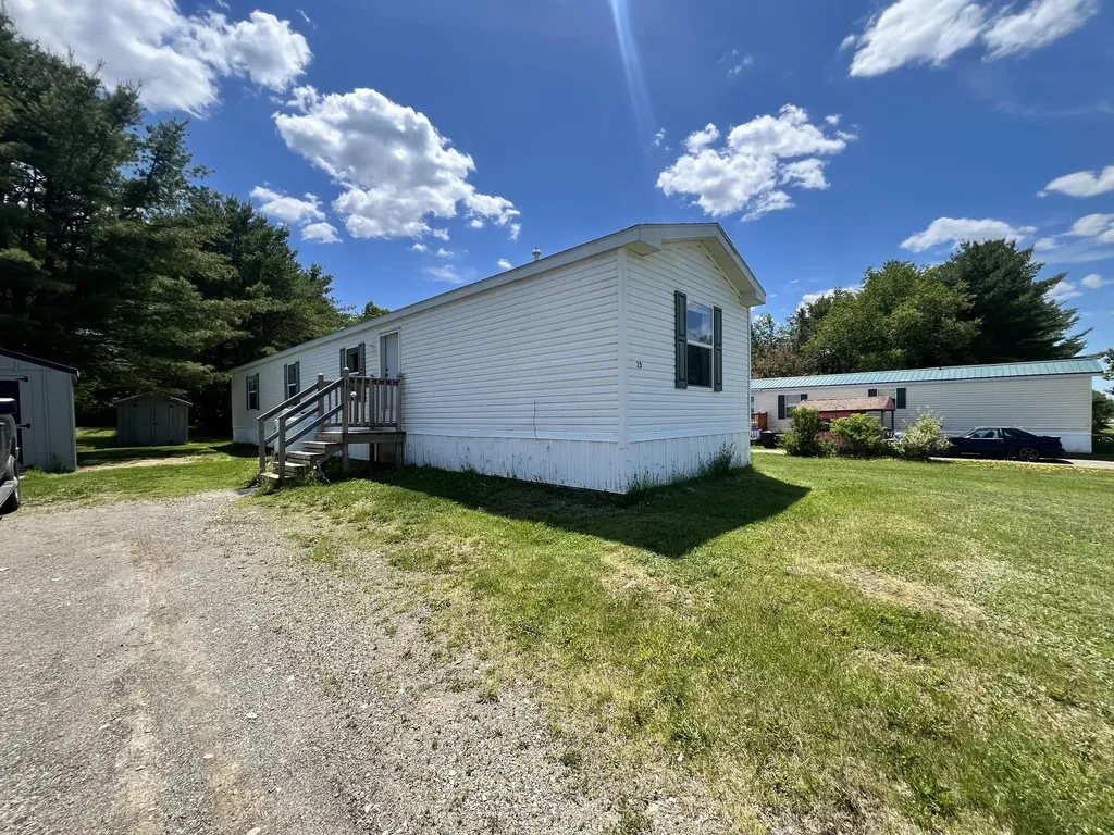 25 Lorna Lane Glenburn ME 04401