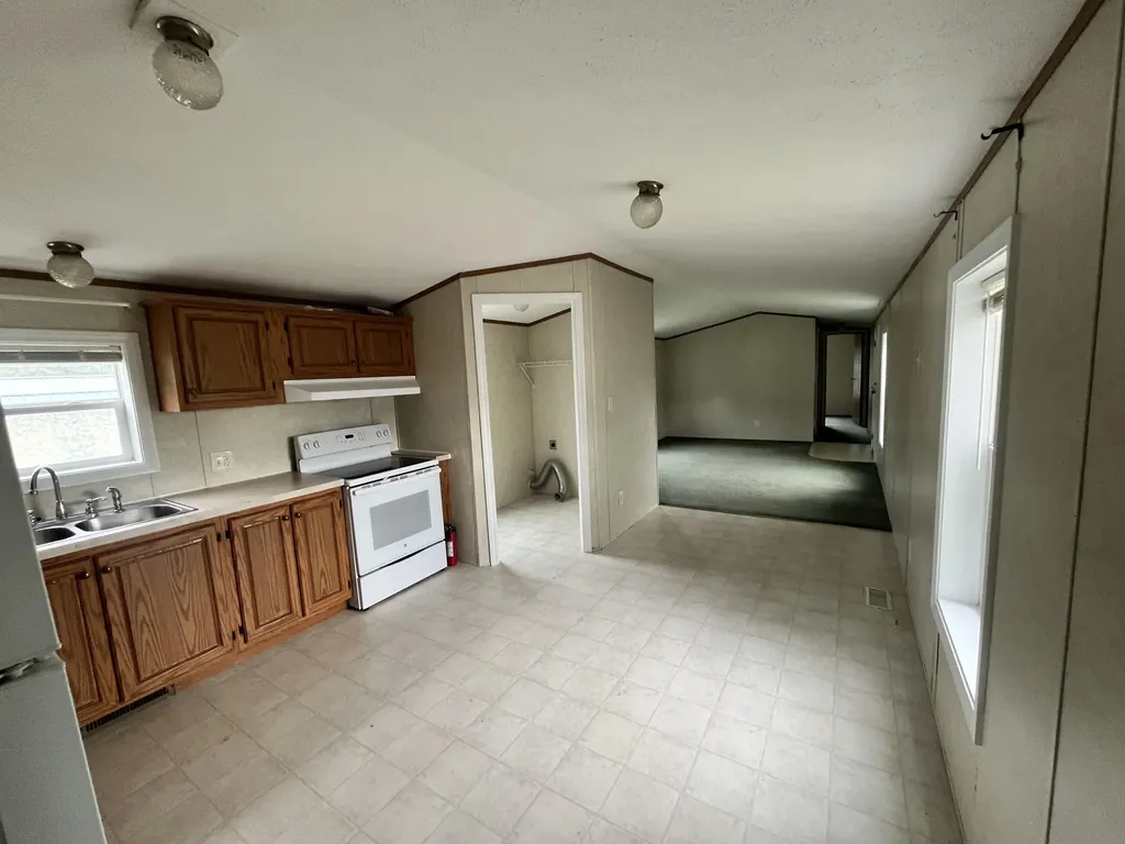 25 Lorna Lane Glenburn ME 04401