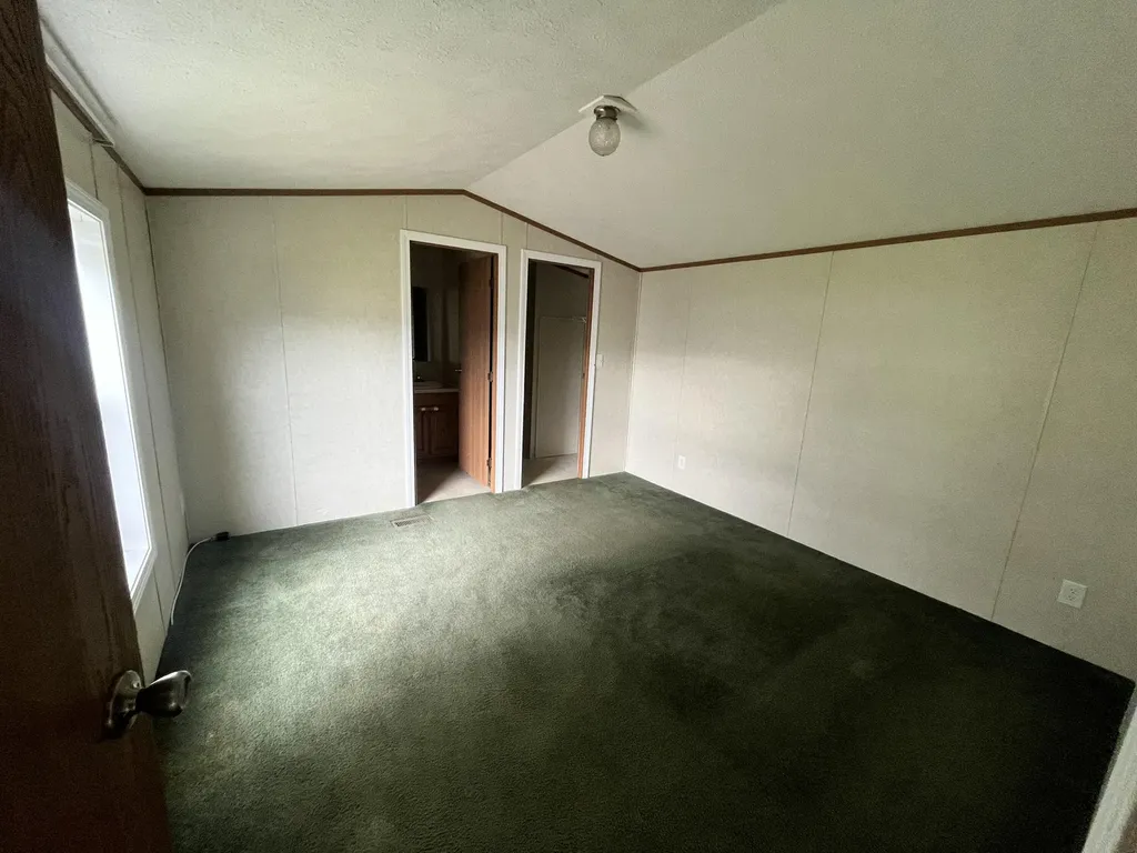 25 Lorna Lane Glenburn ME 04401