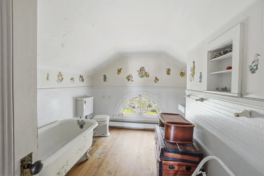 126 E Main Street Searsport ME 04974