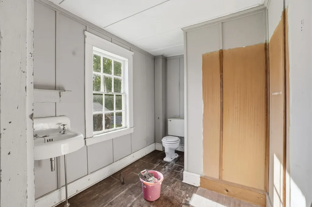 126 E Main Street Searsport ME 04974