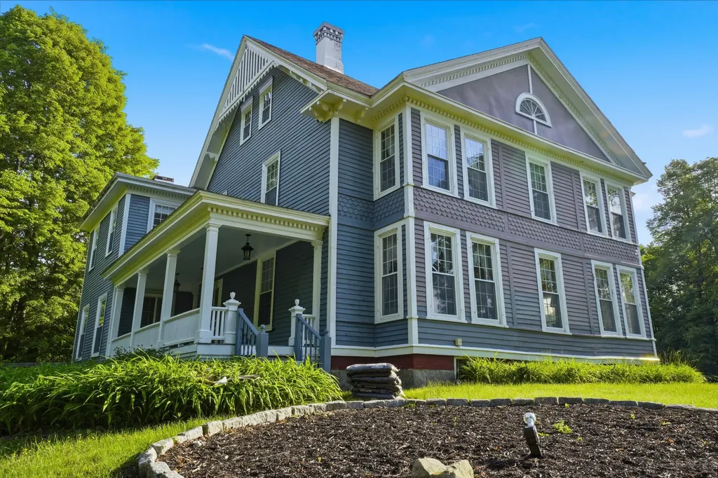 126 E Main Street Searsport ME 04974