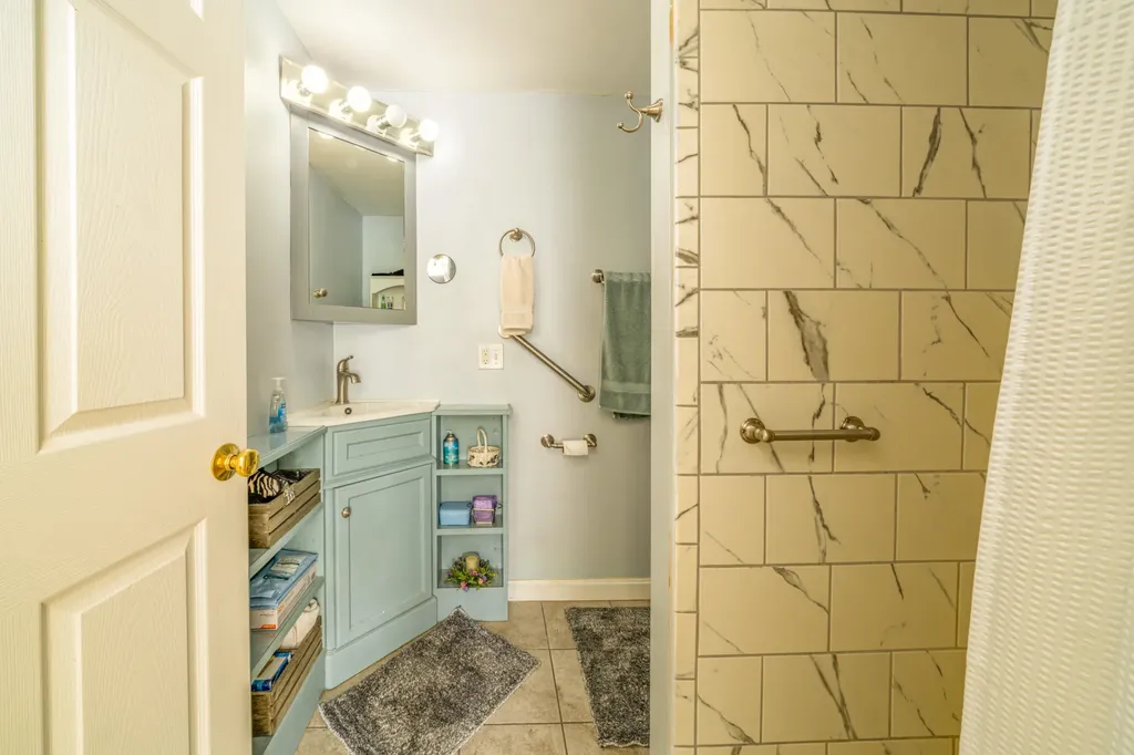 22 Castaway Drive Orland ME 04472
