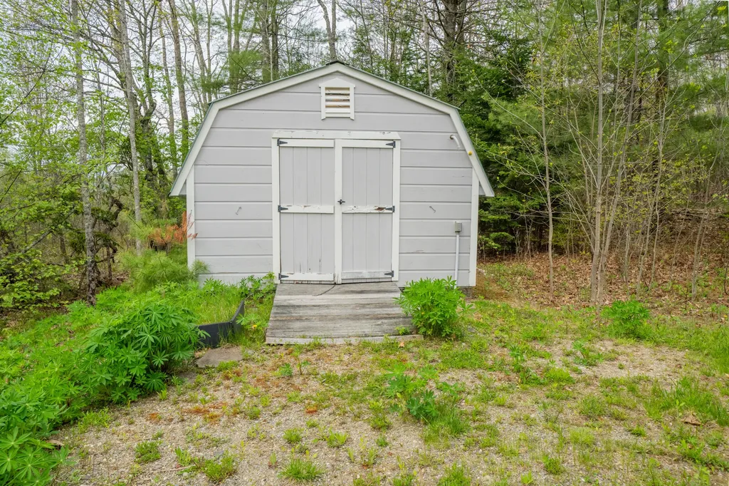 22 Castaway Drive Orland ME 04472