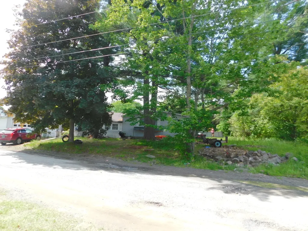13 Connell Road Hartland ME 04943