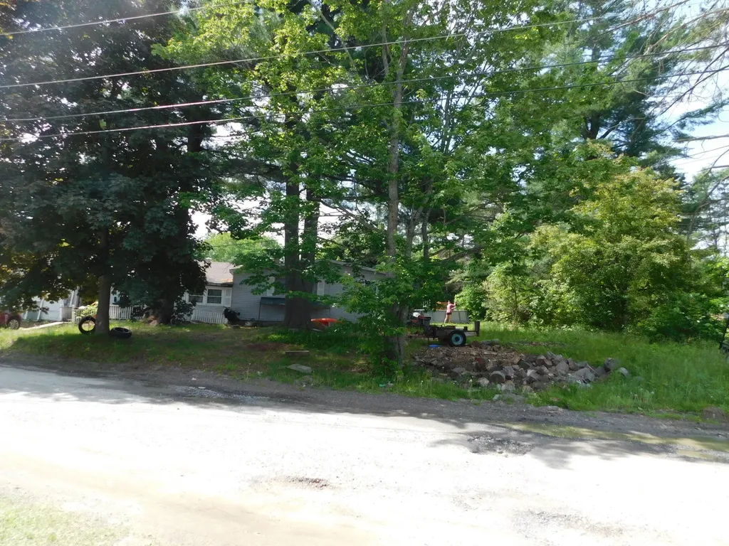 13 Connell Road Hartland ME 04943