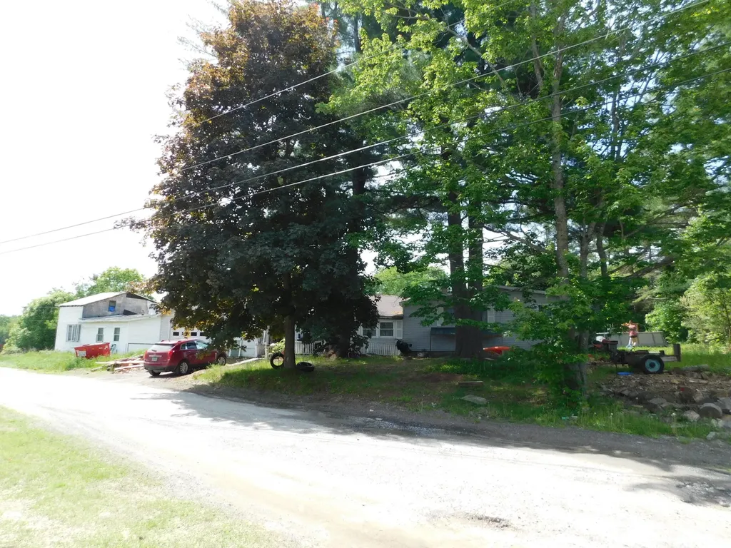 13 Connell Road Hartland ME 04943