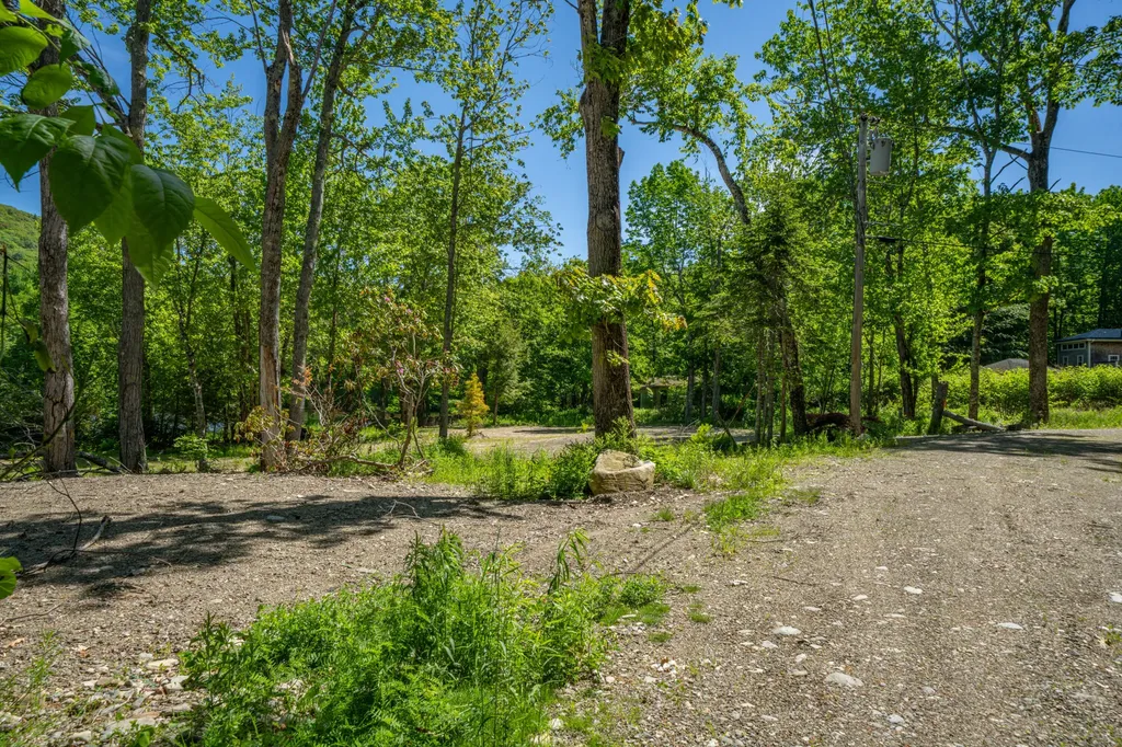 21 Rosenberg Road Lincolnville ME 04849