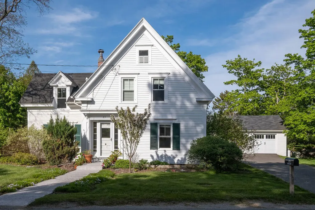 23 School Street Stonington ME 04681