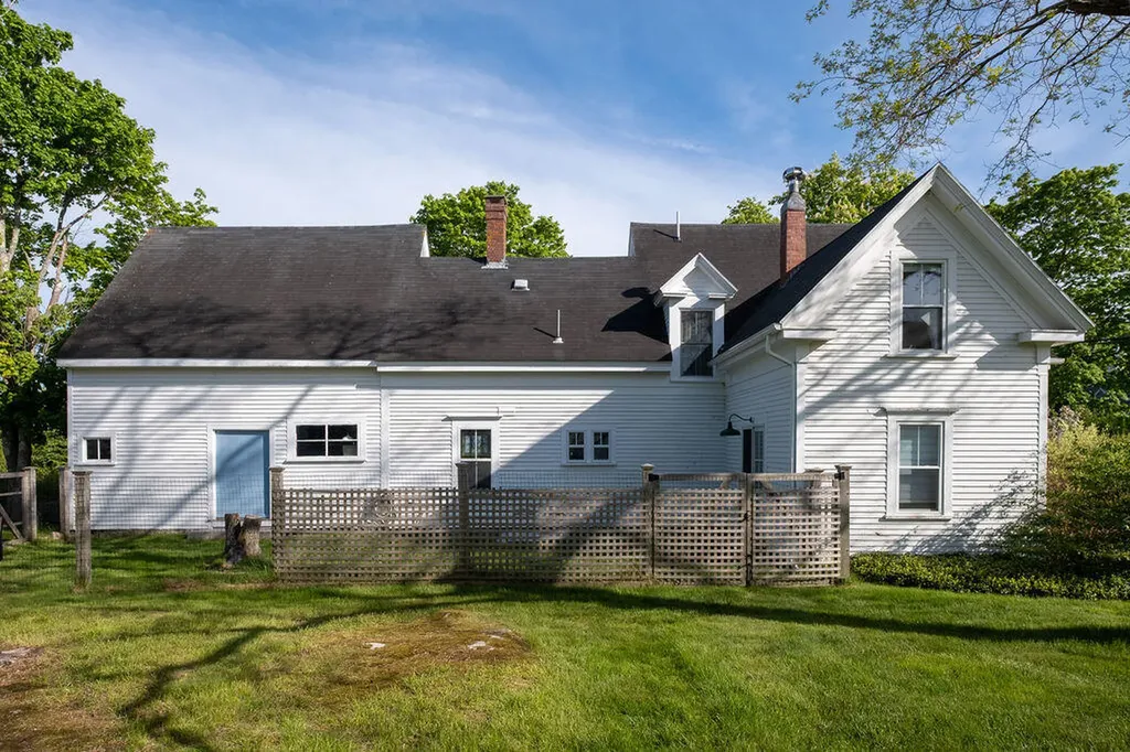 23 School Street Stonington ME 04681