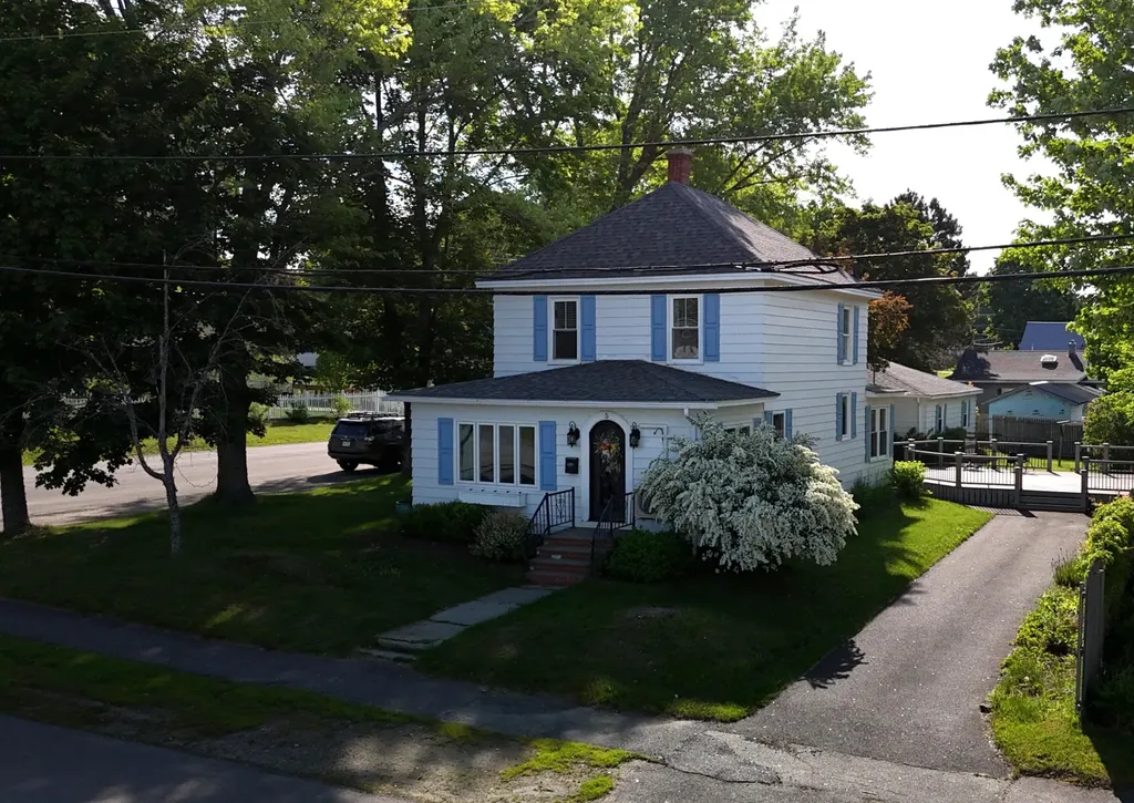 5 Cone Street East Millinocket ME 04430