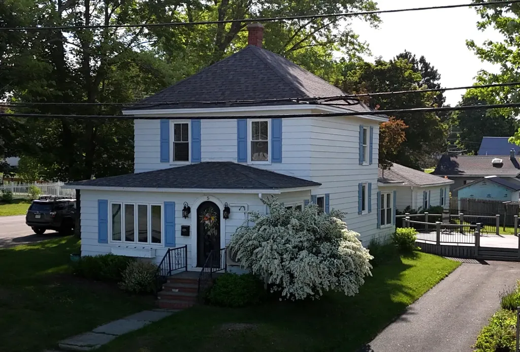 5 Cone Street East Millinocket ME 04430