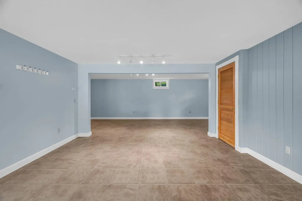 698 Main Road Carmel ME 04419