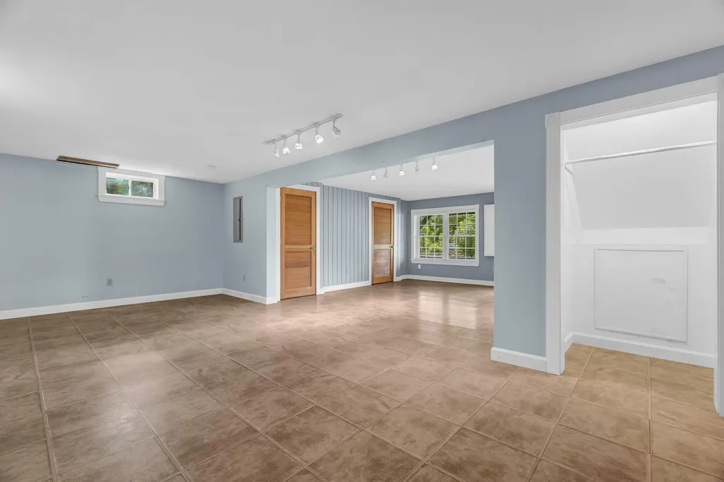 698 Main Road Carmel ME 04419
