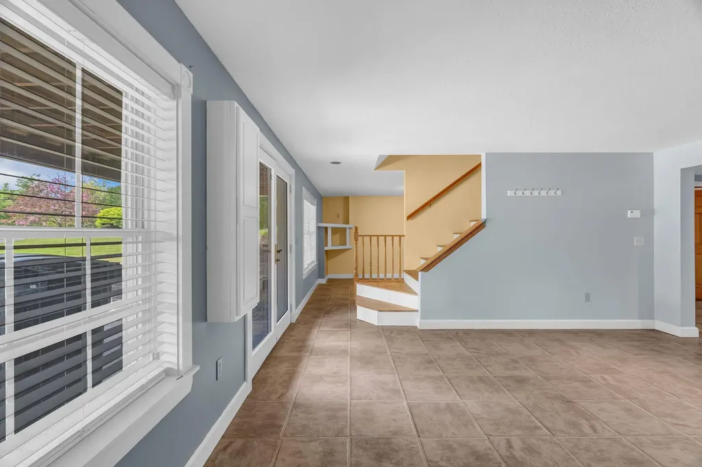 698 Main Road Carmel ME 04419