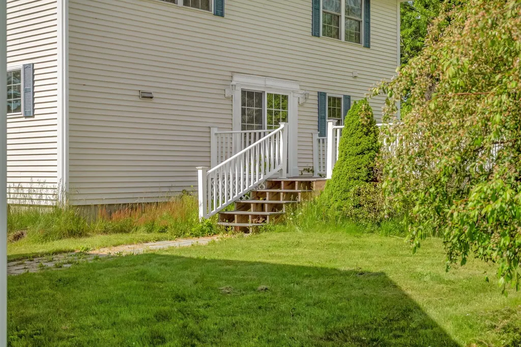 698 Main Road Carmel ME 04419