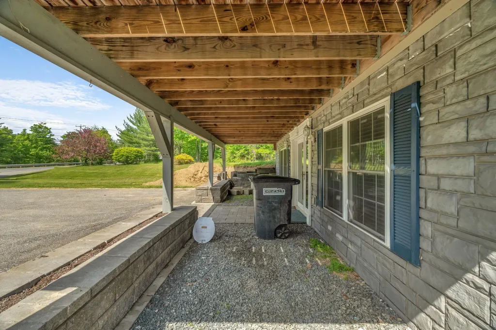 698 Main Road Carmel ME 04419