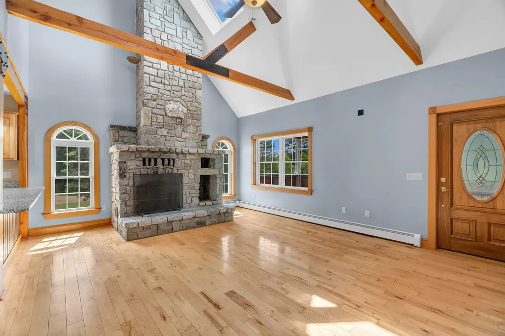 698 Main Road Carmel ME 04419