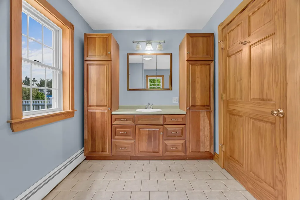698 Main Road Carmel ME 04419