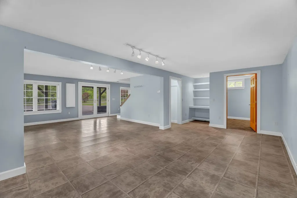 698 Main Road Carmel ME 04419
