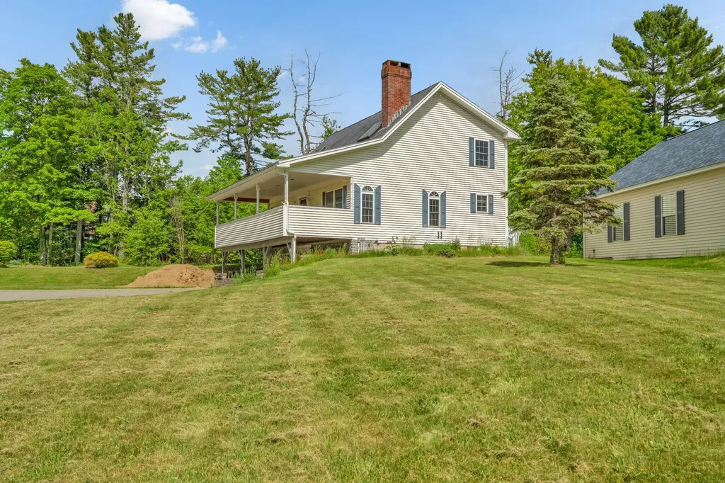 698 Main Road Carmel ME 04419