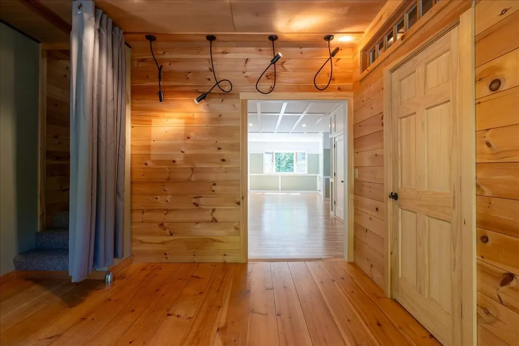 11 Jack Rabbit Road Northport ME 04849