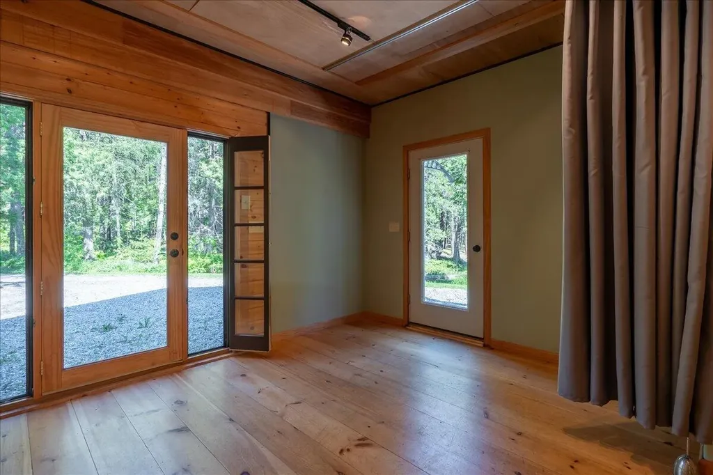 11 Jack Rabbit Road Northport ME 04849