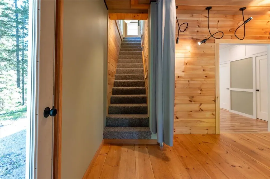 11 Jack Rabbit Road Northport ME 04849