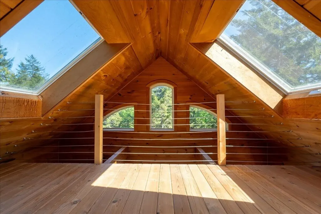 11 Jack Rabbit Road Northport ME 04849
