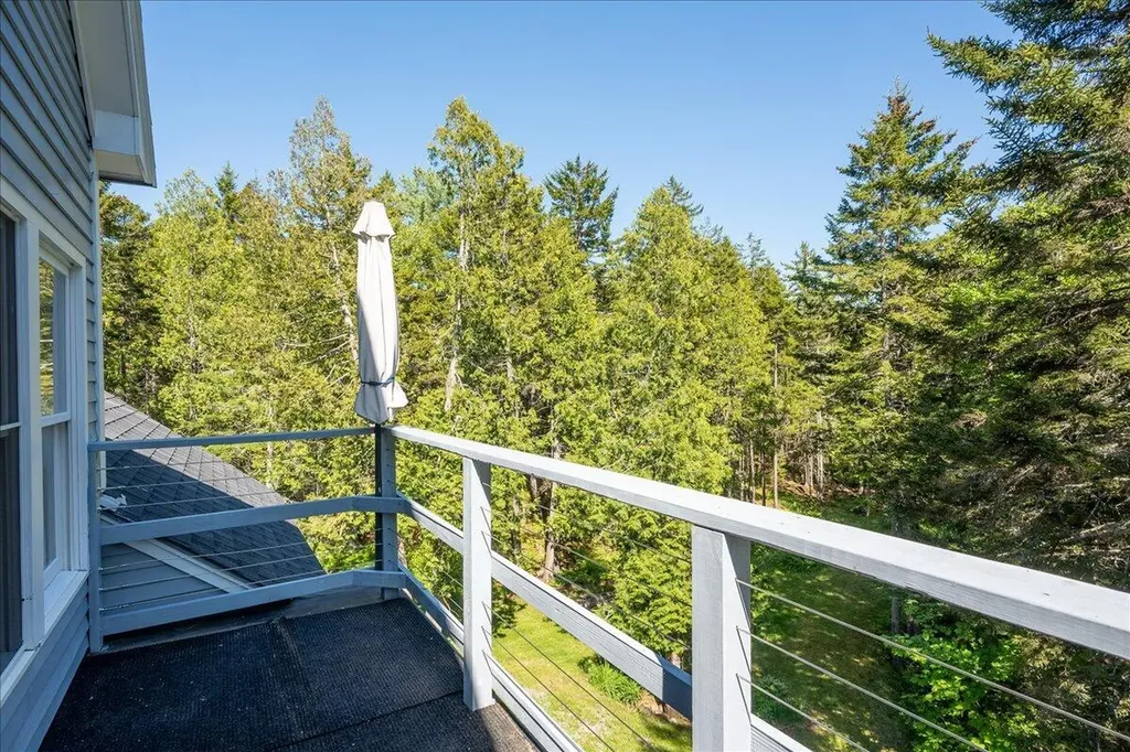 11 Jack Rabbit Road Northport ME 04849