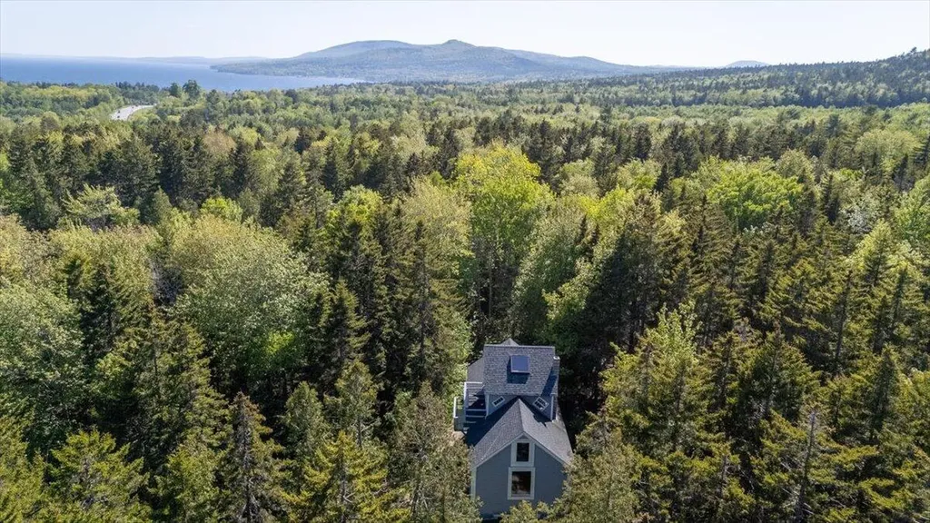 11 Jack Rabbit Road Northport ME 04849