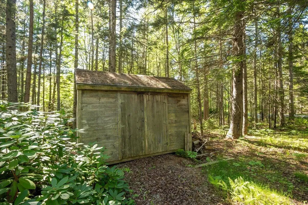11 Jack Rabbit Road Northport ME 04849