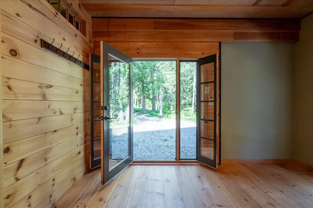 11 Jack Rabbit Road Northport ME 04849