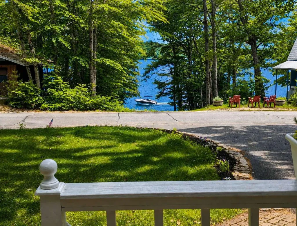 16 Scenic View Drive Naples ME 04055