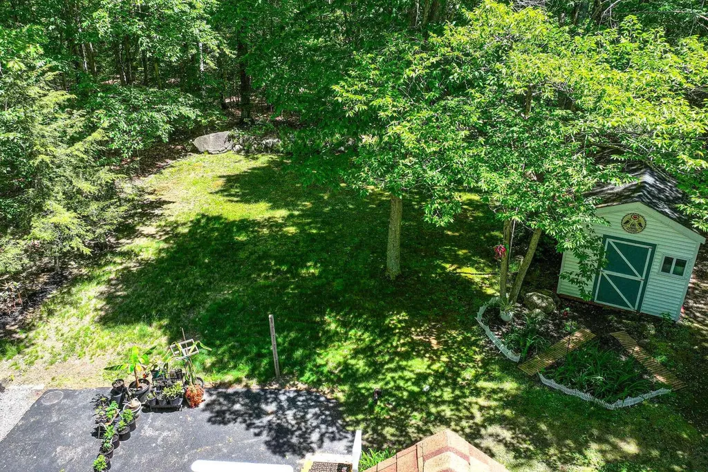16 Scenic View Drive Naples ME 04055