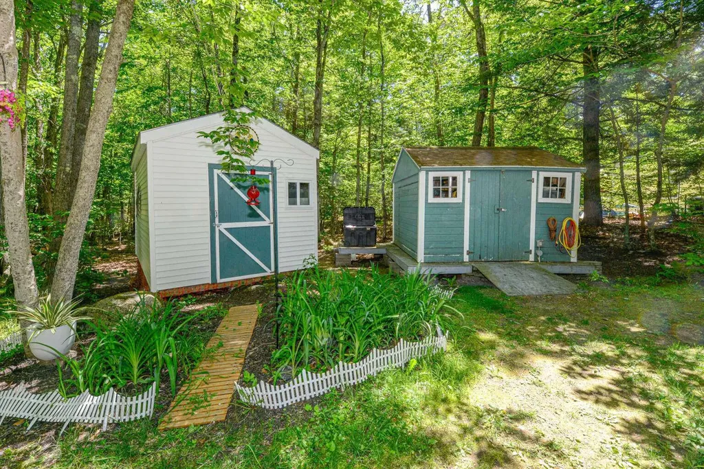 16 Scenic View Drive Naples ME 04055