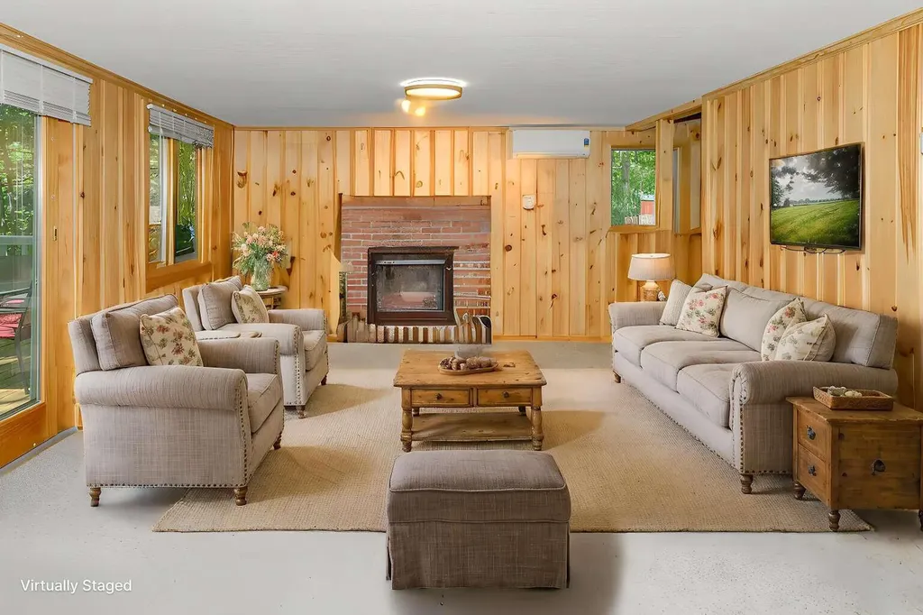 16 Scenic View Drive Naples ME 04055