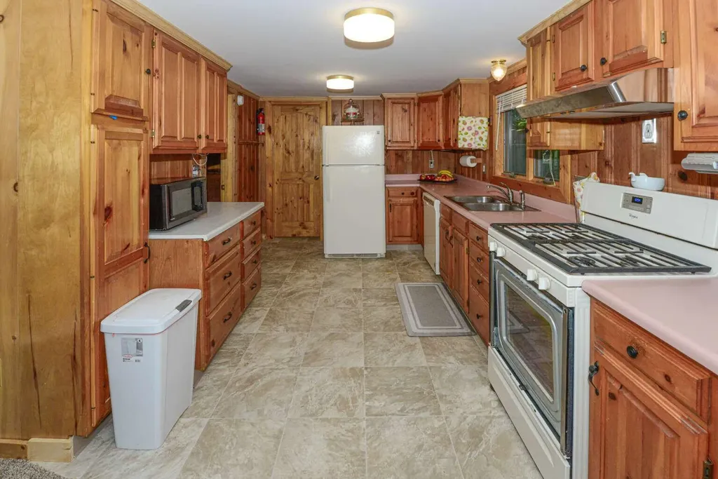 16 Scenic View Drive Naples ME 04055