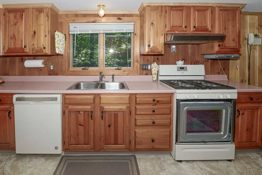 16 Scenic View Drive Naples ME 04055