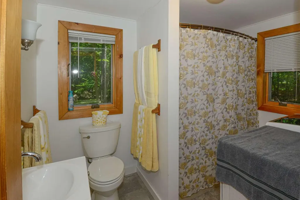 16 Scenic View Drive Naples ME 04055