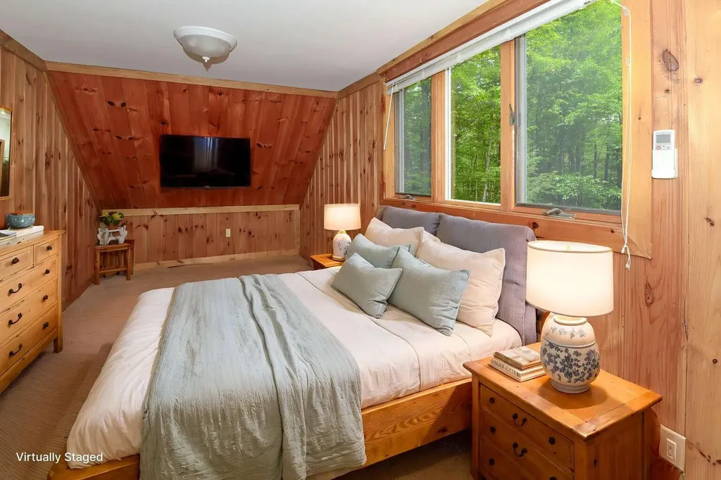 16 Scenic View Drive Naples ME 04055