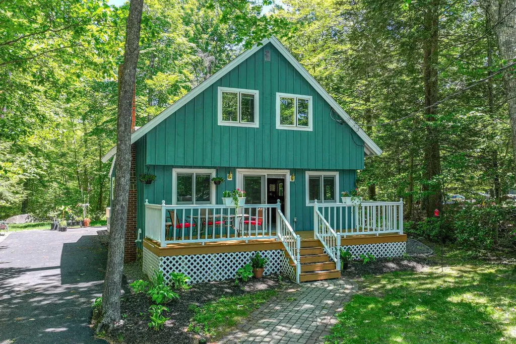 16 Scenic View Drive Naples ME 04055